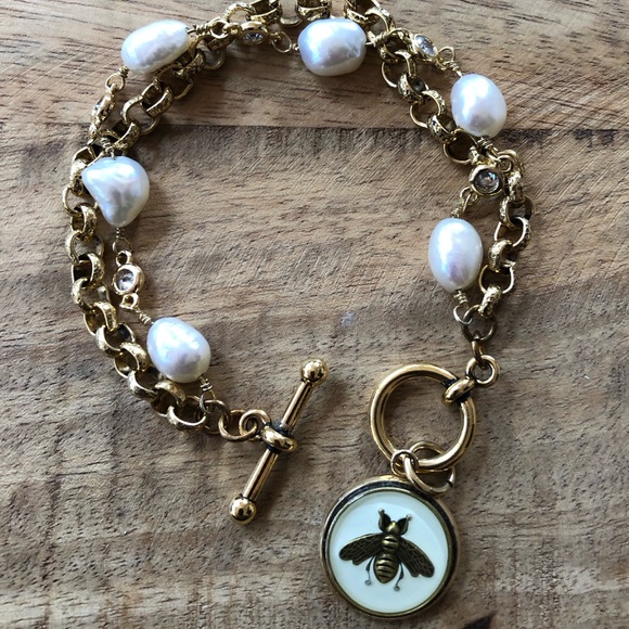 CHANEL bee charm on gorgeous Julie Kreamer gold & freshwater pearl bracelet - Picture 7 of 16